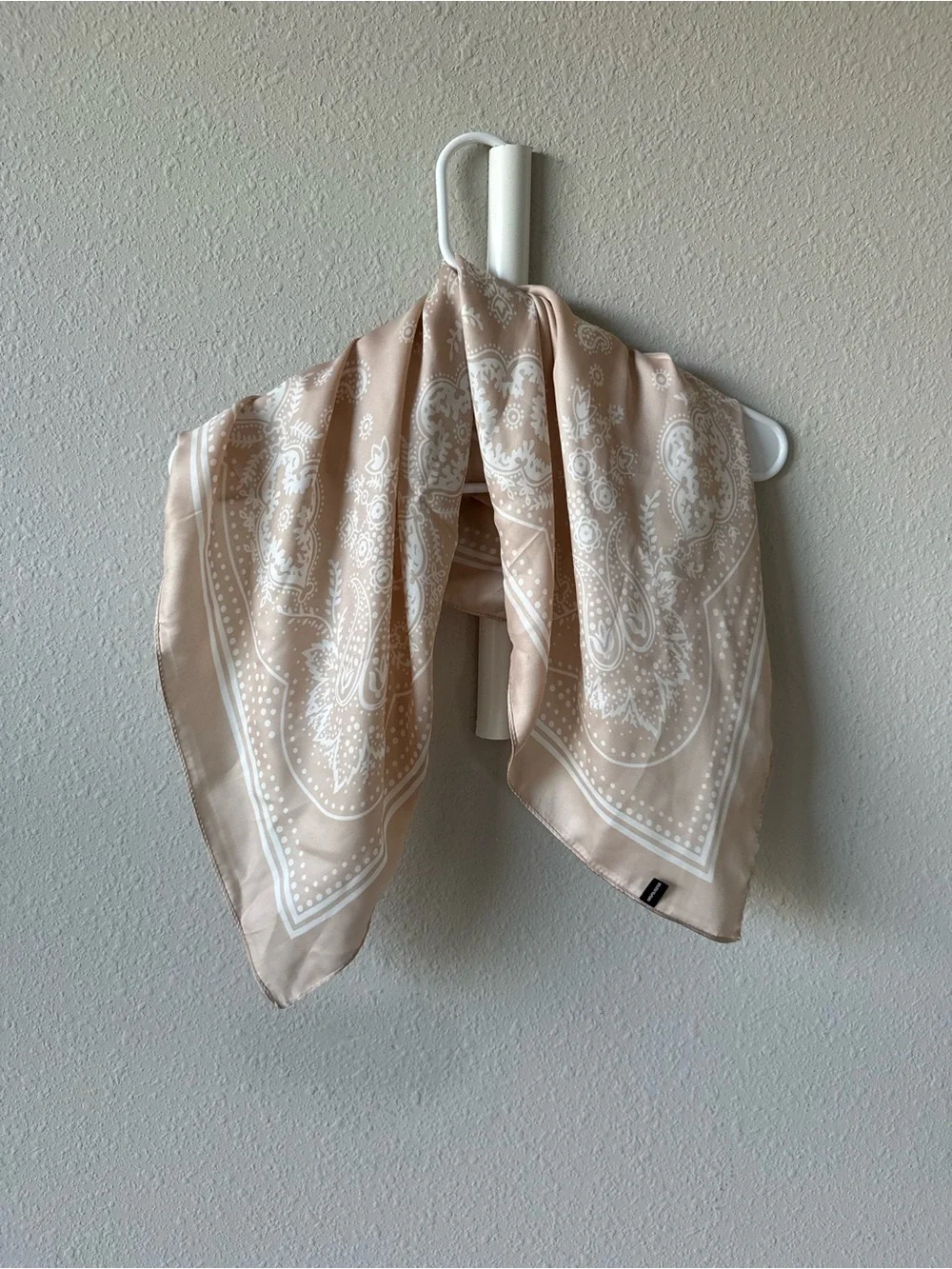 SHEIN Beige and White Paisley Print Scarf